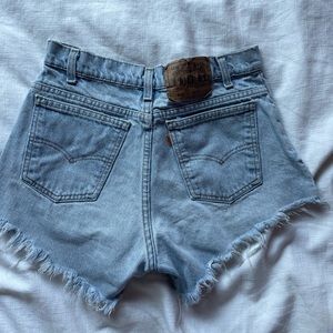 Custom high rise Levi shorts - light wash size 25